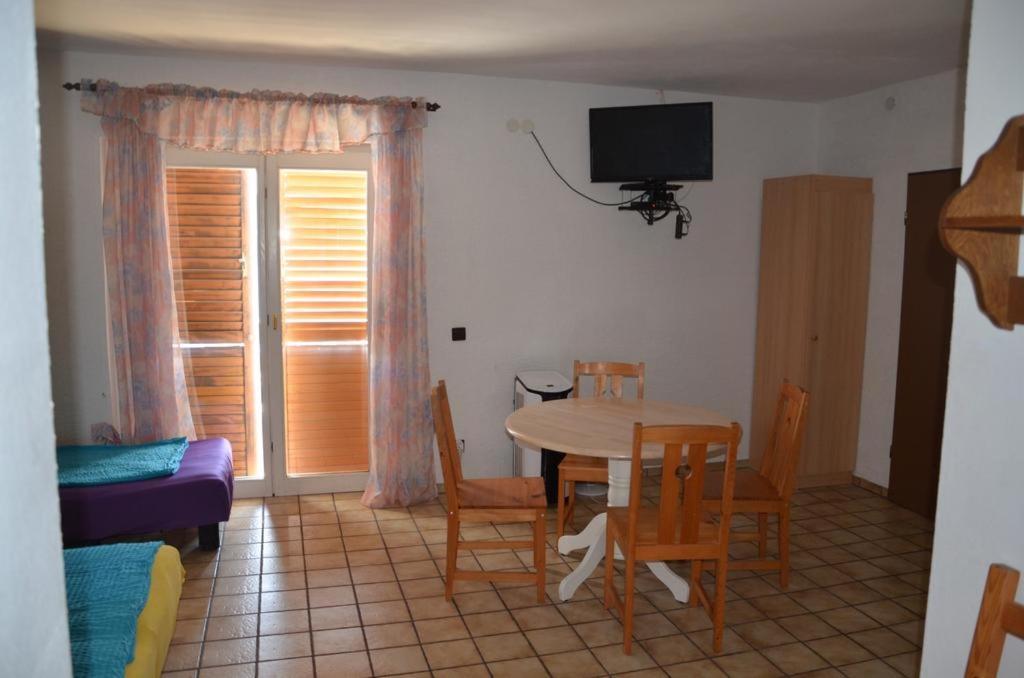 Apartmani Kemac Stara Novalja Exteriör bild