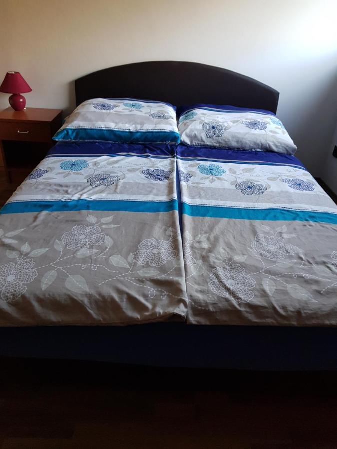Apartmani Kemac Stara Novalja Exteriör bild
