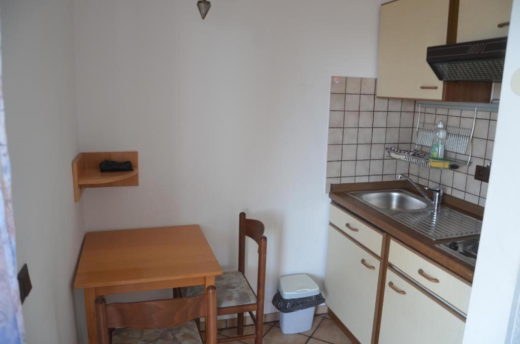 Apartmani Kemac Stara Novalja Exteriör bild